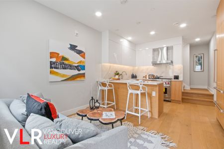 Townhouse in Vancouver West Side, BC - Photo 4