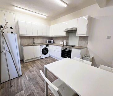 1 bedroom in a house share to rent - Photo 4