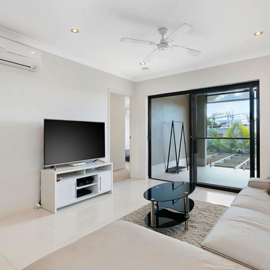 Modern 2-Bedroom Apartment in Boutique Complex - Photo 1