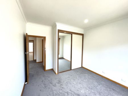 6 Eastleigh Court Newborough VIC - Photo 5