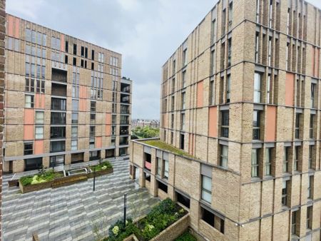 Oberman Road, Dollis Hill, London, NW10 - Photo 2