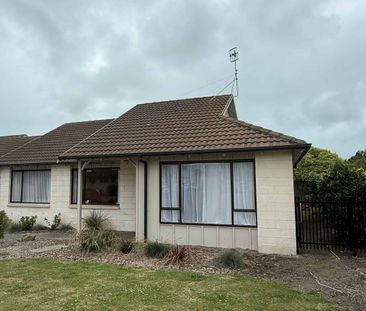 Comfortable 3-Bedroom Home Close to Hospital - Photo 5