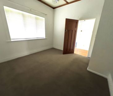 Modernized Homely Three Bedroom Home - Photo 5