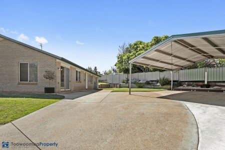 SPACIOUS 4 BEDROOMS WITH ELEVATED VIEWS! - Photo 5