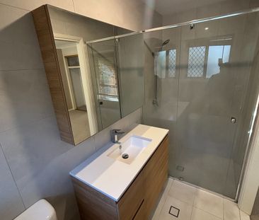 Stylish 3-Bedroom Family Home in Prime Parkwood Location - Photo 3