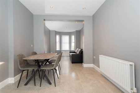 26 St. Albans Gardens, Belfast, BT9 5DR - Photo 2