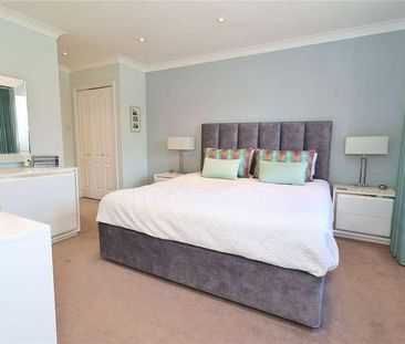 Strathcona Gardens, Knaphill, Woking, Surrey, GU21 - Photo 6