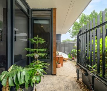 Modern 1-Bedroom Apartment with Study in Travancore - Photo 2