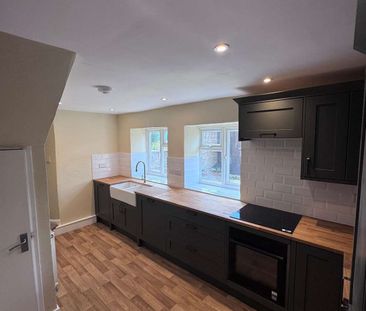 A beautifully refurbished three-bedroom cottage offering well-prese... - Photo 4