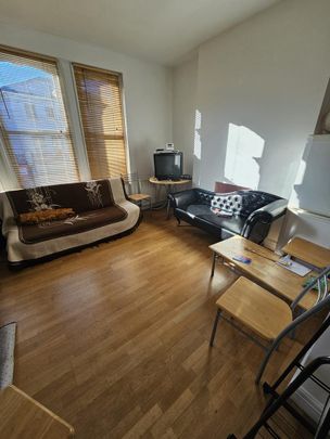 1 bedroom in a flat share to rent - Photo 1