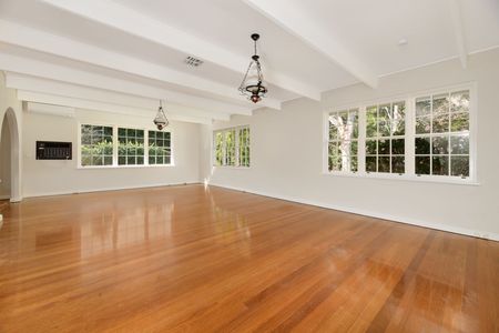 Family home with multiple living areas - Photo 2