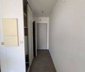 Studio meublé – Cours Sully - Photo 2