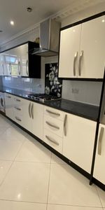 1 Bed Flat, Fleetwood Road, NW10 - Photo 3