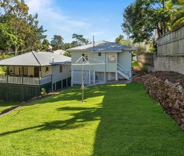 FRESH, LIGHT-FILLED HOME WITH MODERN COMFORTS - Photo 4