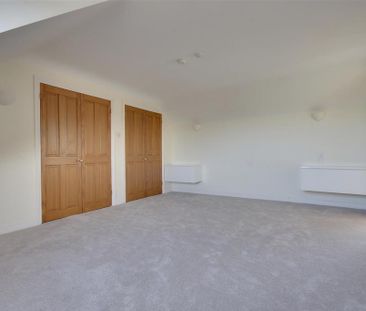 3 bedroom detached house to rent - Photo 5