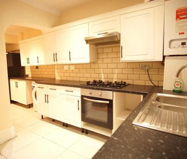 3 bedroom semi-detached house to rent - Photo 6