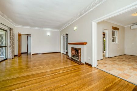 CHARMING HOME - Photo 2