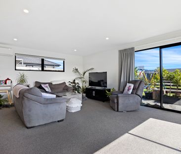 Modern Comfort in Ravenswood - Photo 3