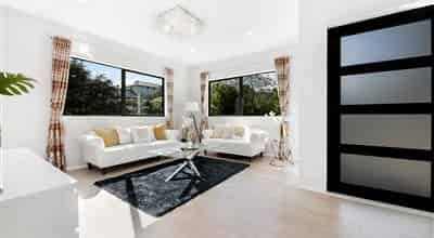 SIX BEDROOM HOUSE IN TOTARA HEIGHTS - Photo 2