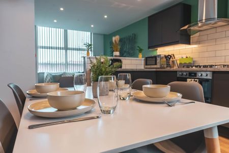 6 bedroom terraced house to rent - Photo 3