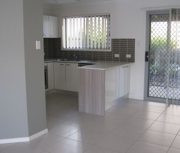 3 BEDROOMS! NEAR NORTH LAKES! - Photo 4