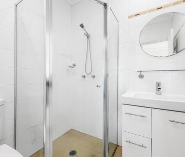 Exquisite, Freshly Refurbished Triple Story Townhouse In Superior L... - Photo 1