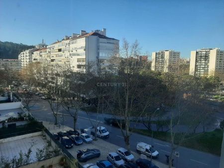 São Domingos de Benfica, Lisbon - Photo 5