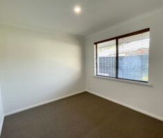 Spacious 3 x 1 Home - 6 month lease only - Photo 5