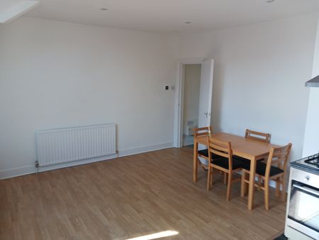 1 Bed Flat, Lower Addiscombe Road, CR0 - Photo 3