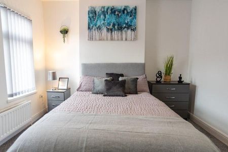 1 bedroom in a house share to rent - Photo 3