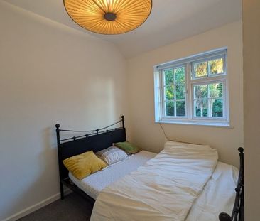 Room in a Shared House, Greestead Gardens, SW15 - Photo 1