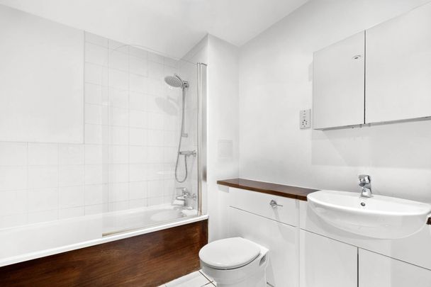 Price £1,800 pcm - Available 12/01/2026 - Furnished - Photo 1