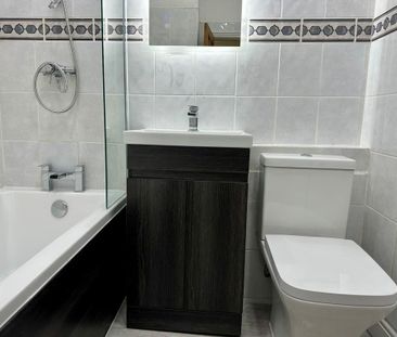 2 bedroom terraced house to rent - Photo 4