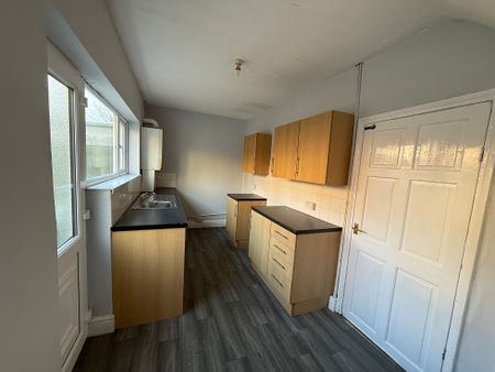 Fully Refurbished End Terrace House in Hartlepool - Photo 2