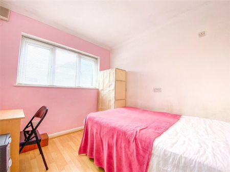 5 bedroom semi-detached house to rent - Photo 4