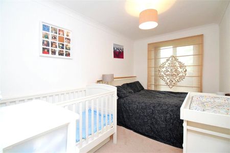 Shirley Heights, 14 Crook Log, Bexleyheath, DA6 8BN - Photo 3