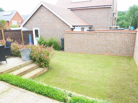 Sherwood Way, Epsom, Surrey, KT19 8GY - Photo 3