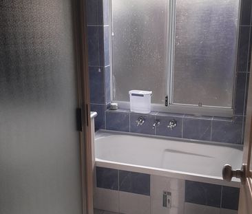 Rockingham - Photo 4