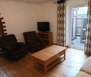 3 Bed Terraced House, Finnis Street, E2 - Photo 2