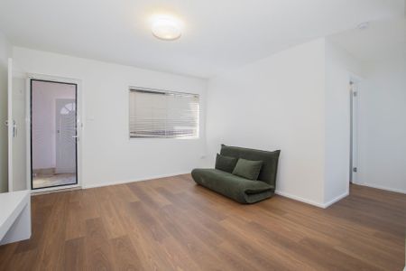 Beachside Living in a Super Cute 2 Bedroom! - Photo 4