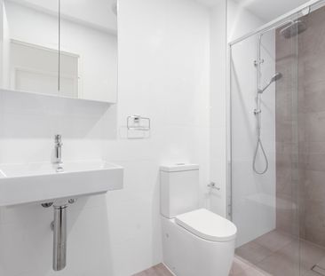 Rear Facing Modern 2 Bedroom Apartment - Photo 3