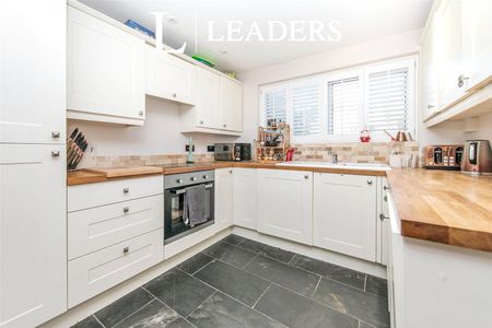 3 bedroom house to rent Ipswich Road, Ipswich road, Colchester, CO4 - Photo 5