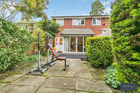 Alexandra Close, Walton-on-thames, Surrey, KT12 - Photo 5