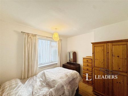 3 bedroom semi-detached house to rent - Photo 4