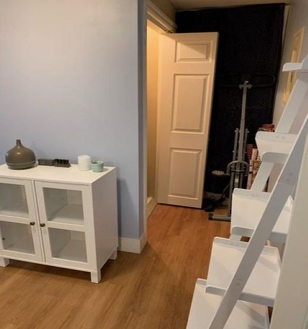 Upper Unit – Beautiful Carriage Home - Photo 2