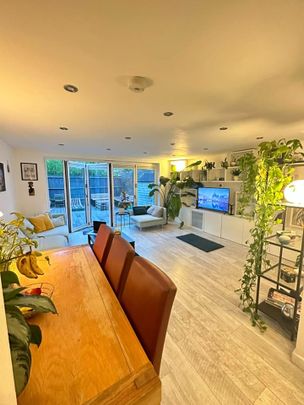 Room in a Shared House, Wimborne Close, SE12 - Photo 1