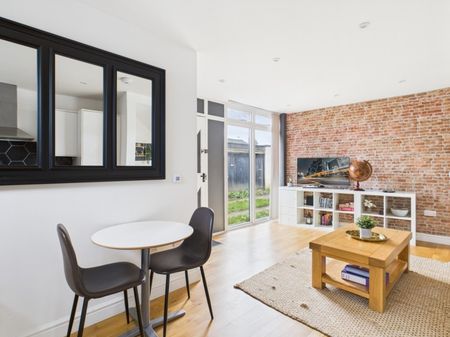 Croft Lane, Cheltenham, Gloucestershire, GL53 - Photo 5