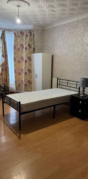 Room in a Shared House, Spencer Road, IG3 - Photo 1