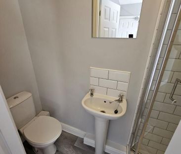 Room 5, 85 Doncaster Road - Photo 5