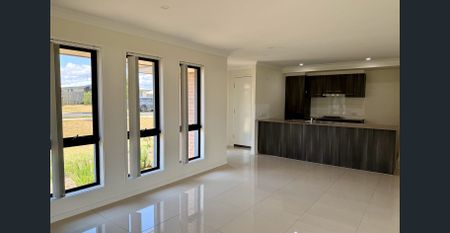 Modern Family Home on Large Fenced Block – Wyreema - Photo 5